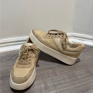 VINCE Warren Court Sneakers Women's Sneaker - Size US 8